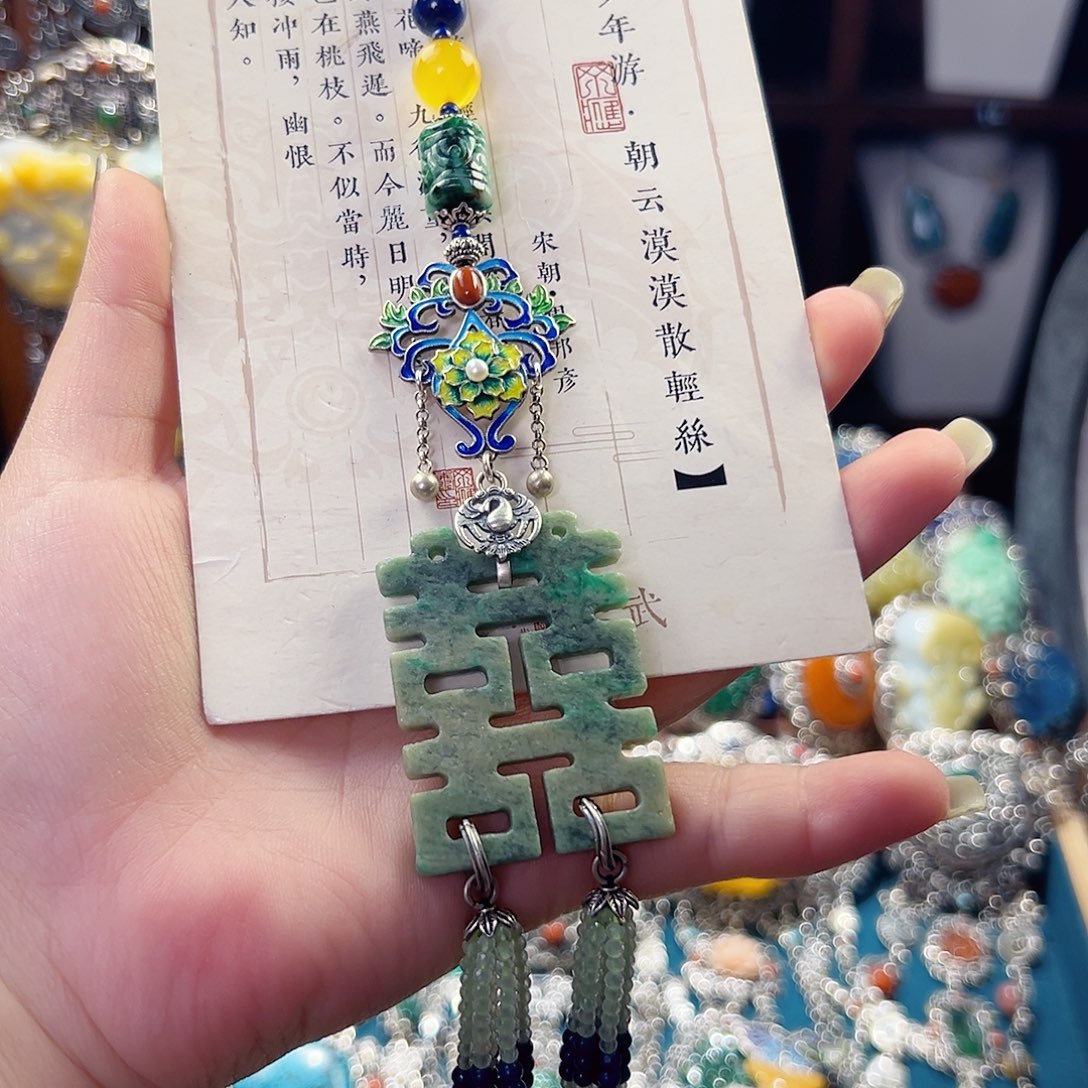 翡翠未镶嵌颈饰压襟