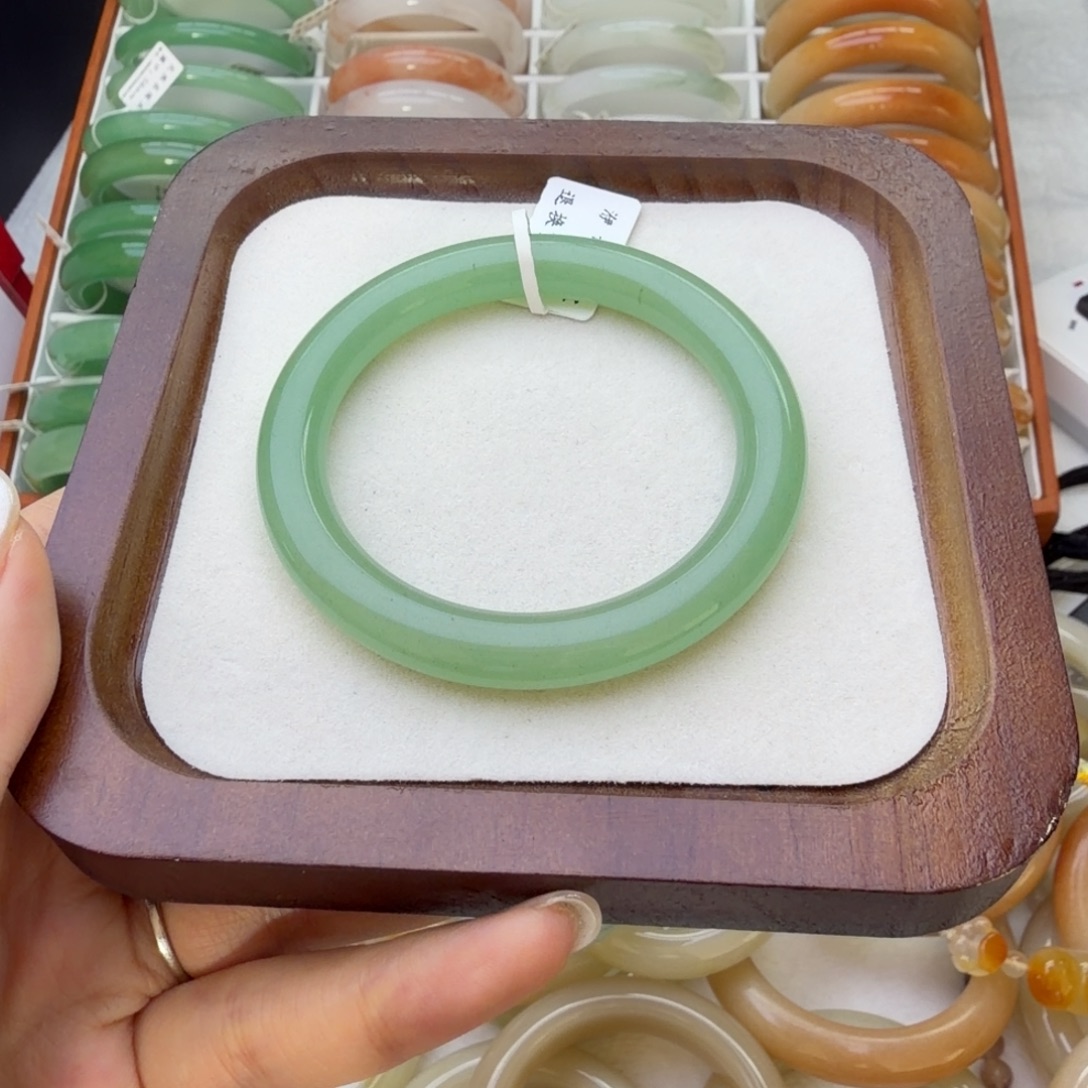 东陵石未镶嵌手镯