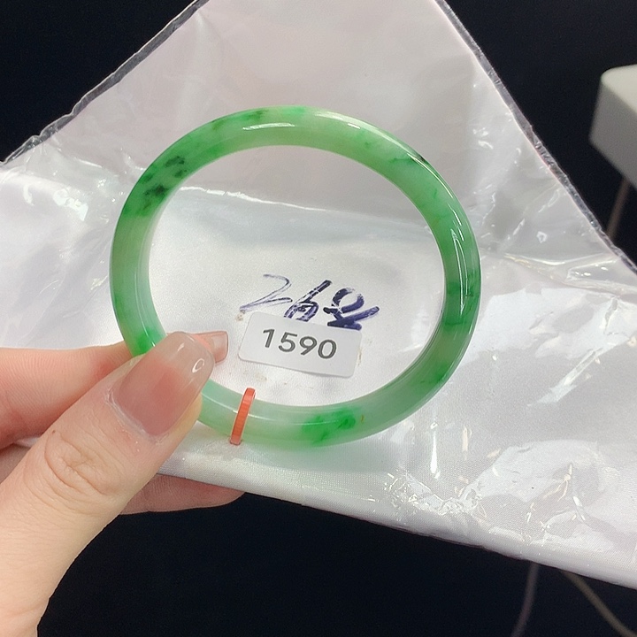 翡翠手镯未镶嵌天然翡翠手镯01