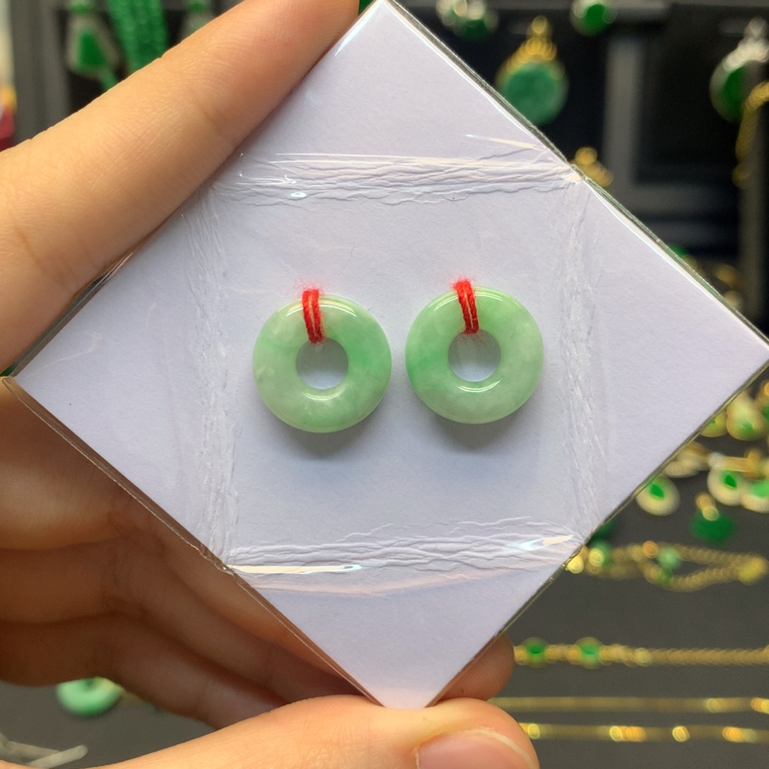 翡翠未镶嵌颈饰有纹裂