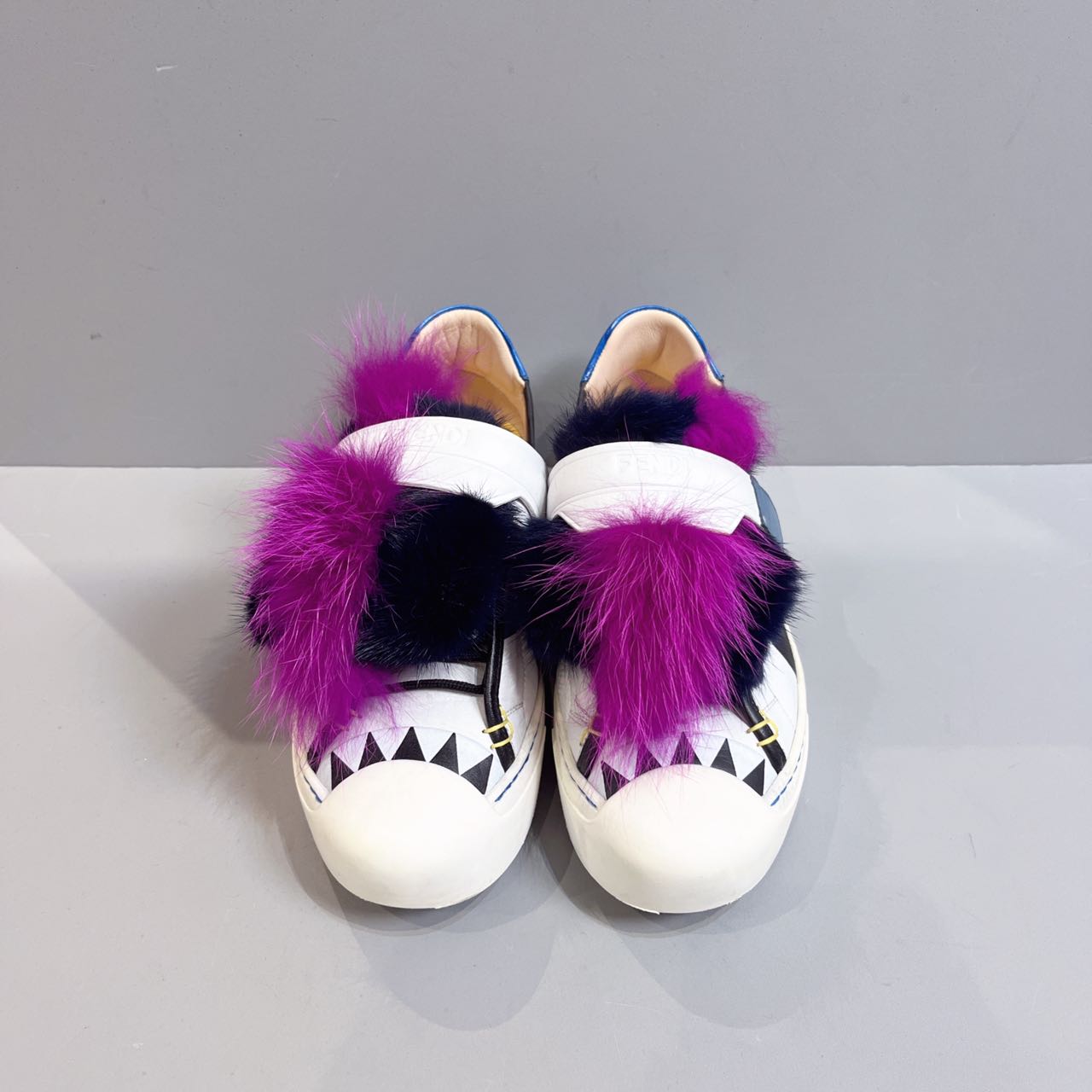 99新 FENDI/芬迪 小怪兽皮草平底鞋37码