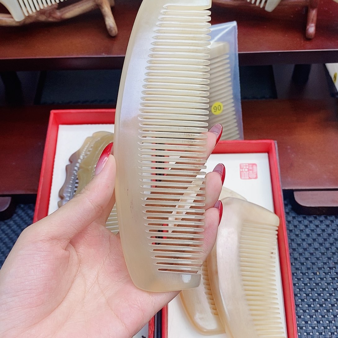 纯手工制作纯牛角梳子