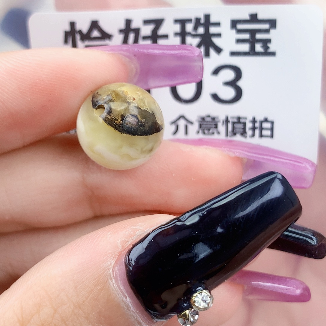 琥珀未镶嵌珠宝奇石12.5特色