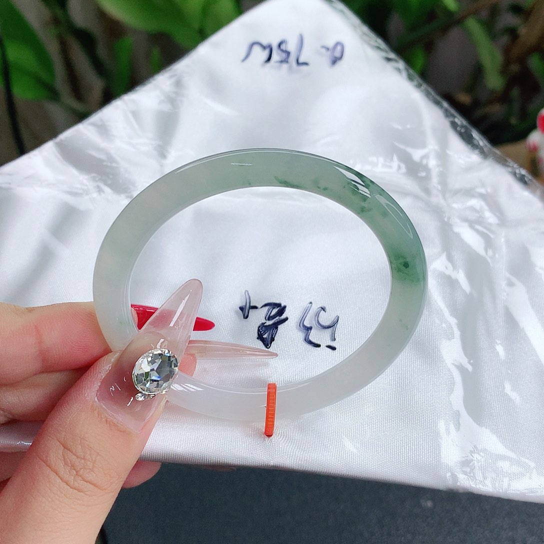 【闪购商品】翡翠手镯未镶嵌，53