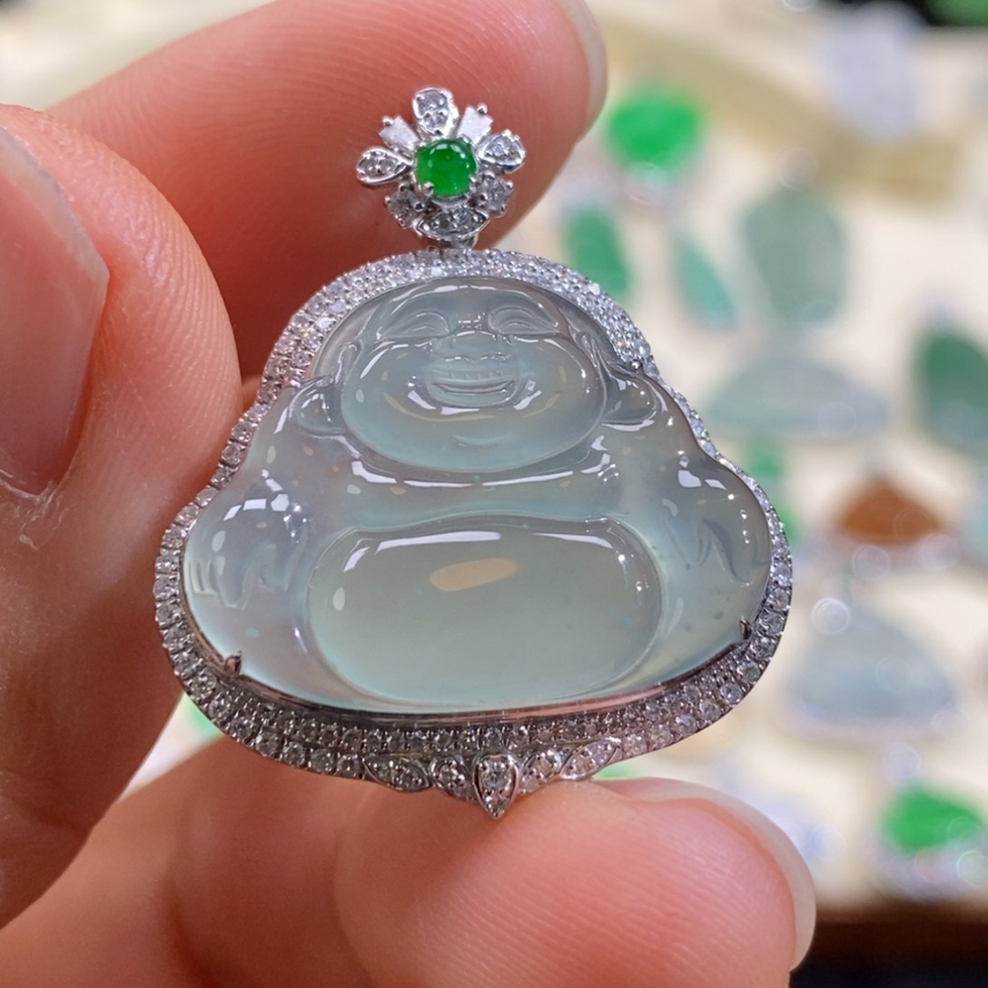 翡翠18K金镶嵌颈饰