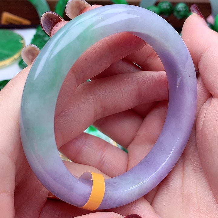 翡翠手镯未镶嵌翡翠