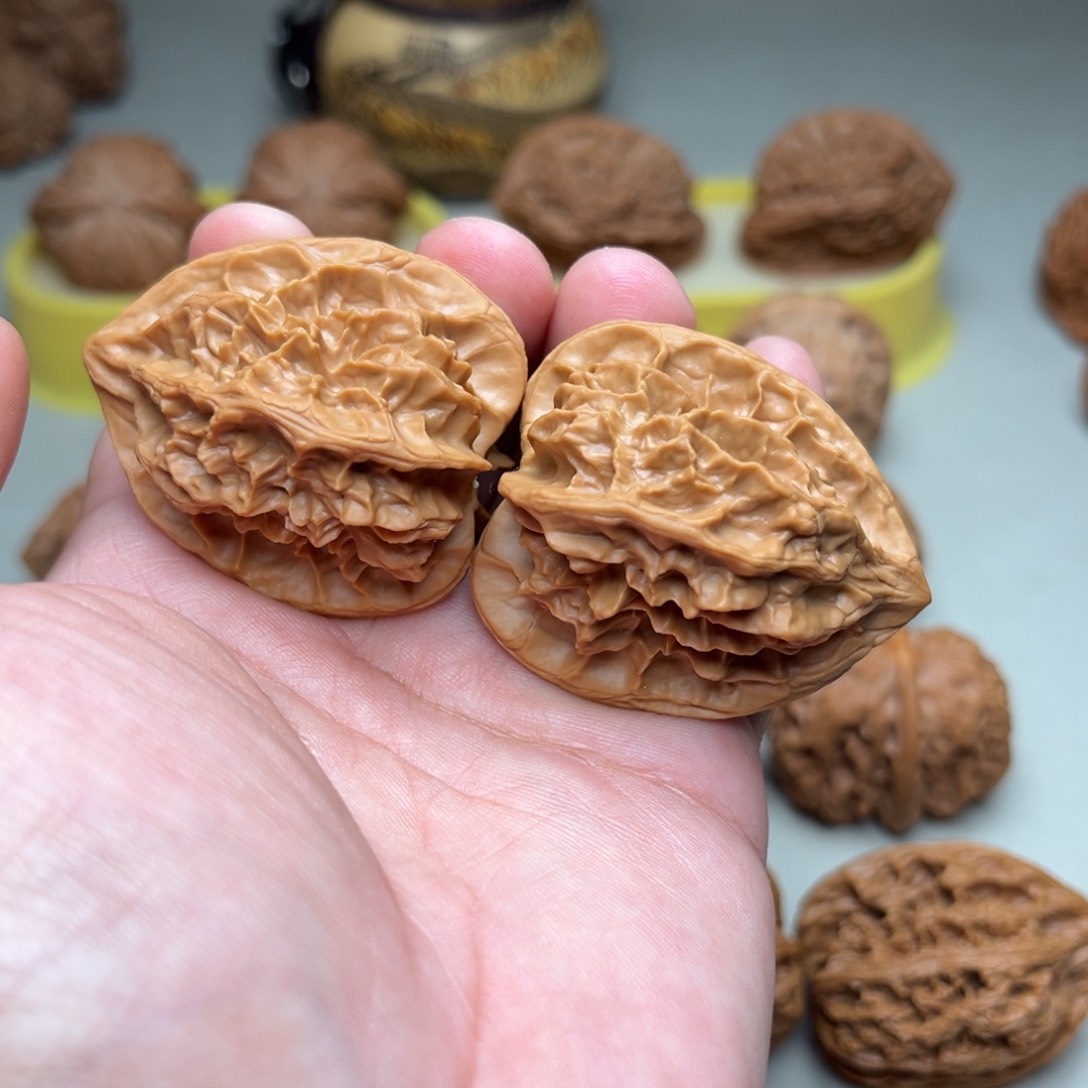 文玩核桃吊坠龙骨