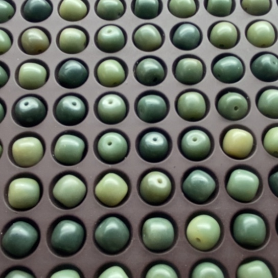 白玉菩提吊坠精品10/9帝王绿桶120颗