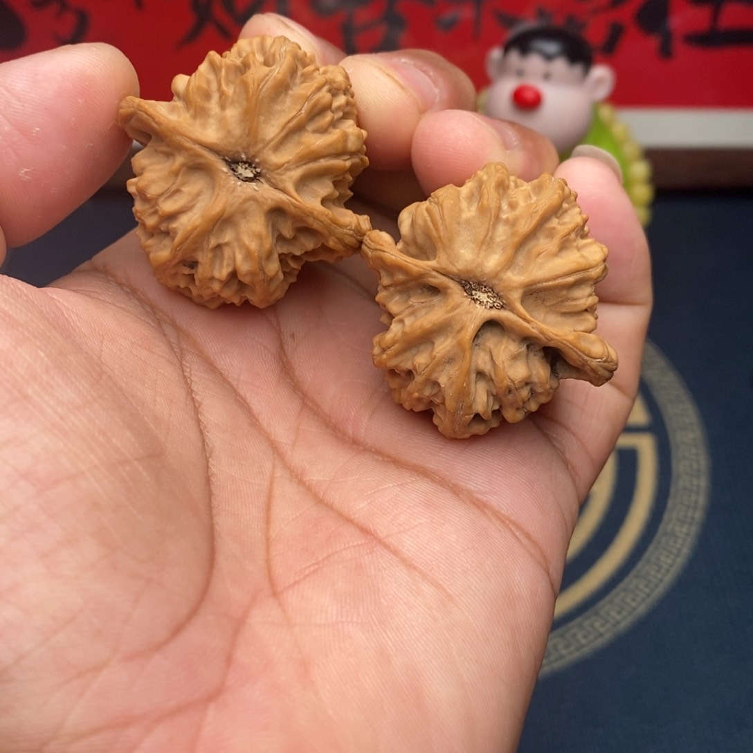 文玩核桃吊坠梨木台全品无修 