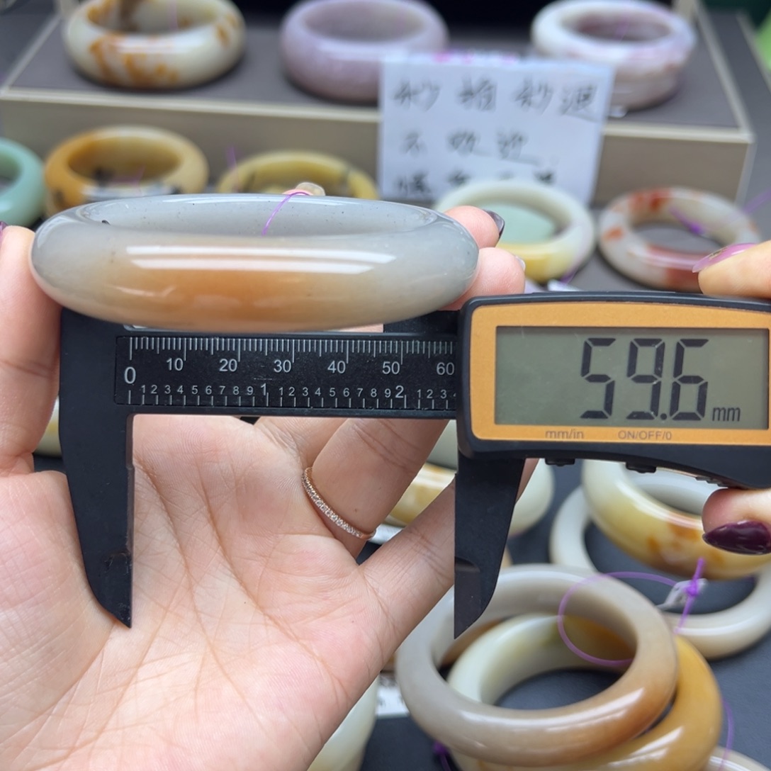 石英质玉（佘太翠）未镶嵌手镯手链吊坠