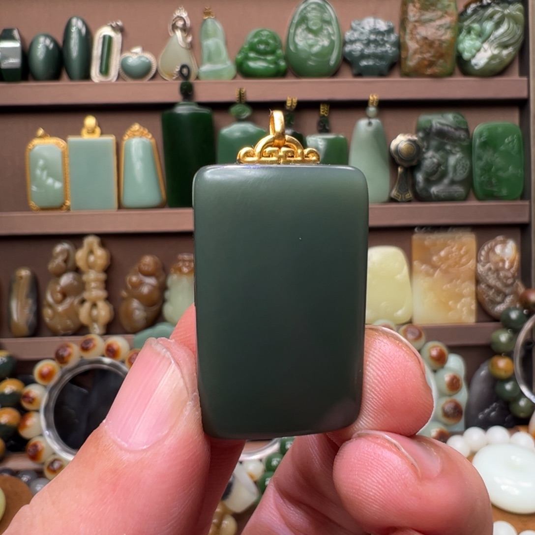 和田玉18K金镶嵌颈饰新疆特细蓝调青小无事牌厚镶