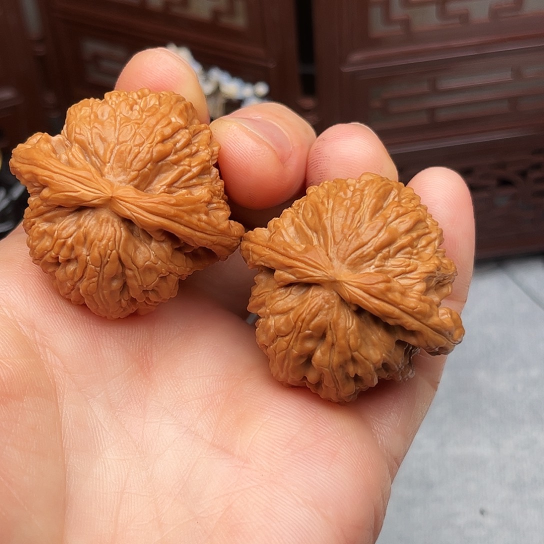 文玩核桃把件白狮子