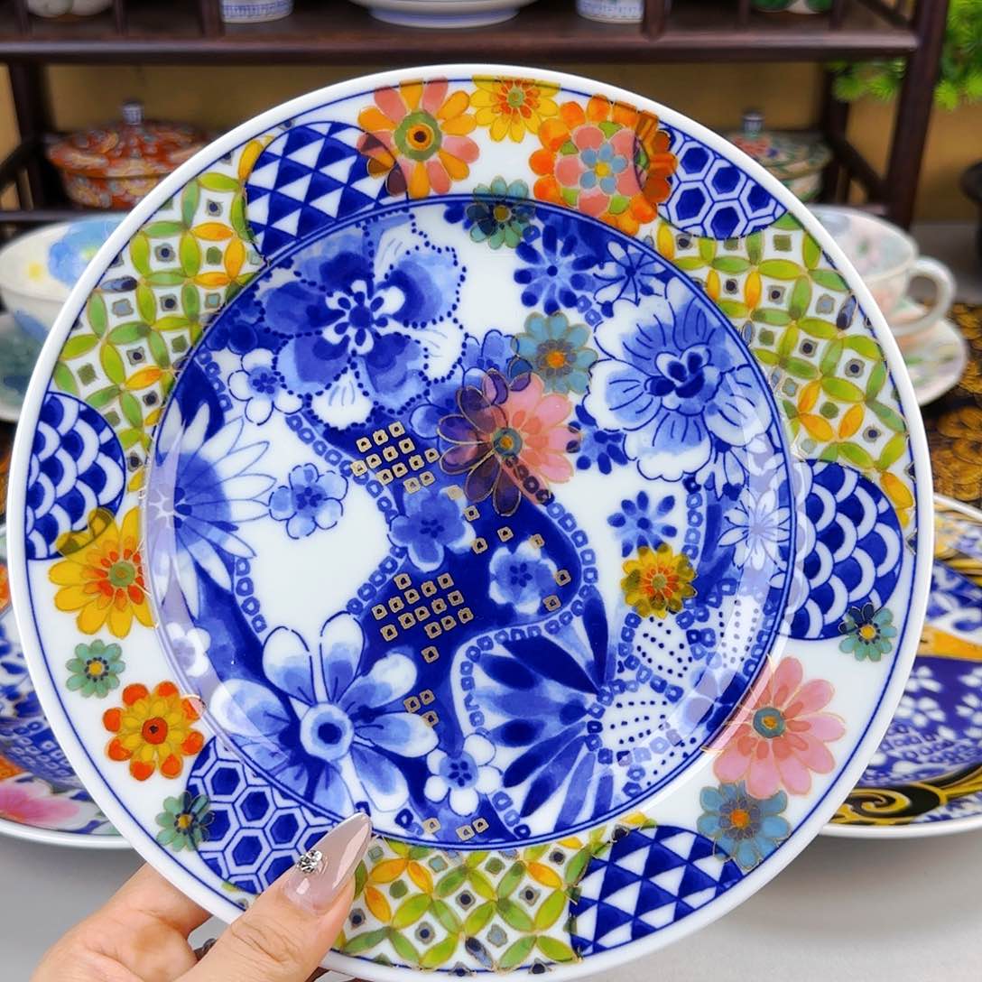 他家茶具瓷器真美！