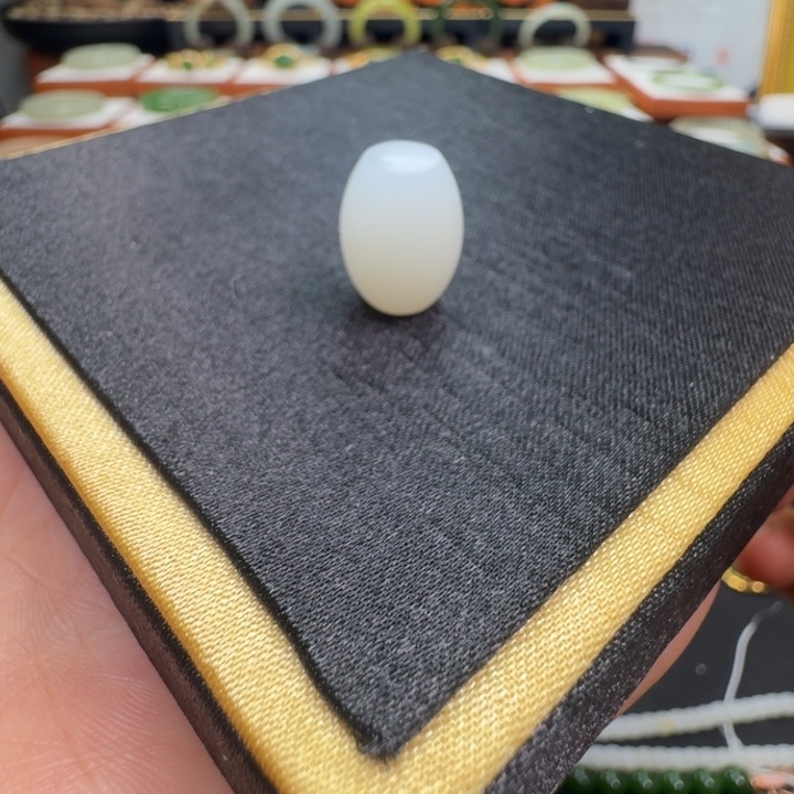 和田玉颈饰未镶嵌拍前请仔细阅读购买协议