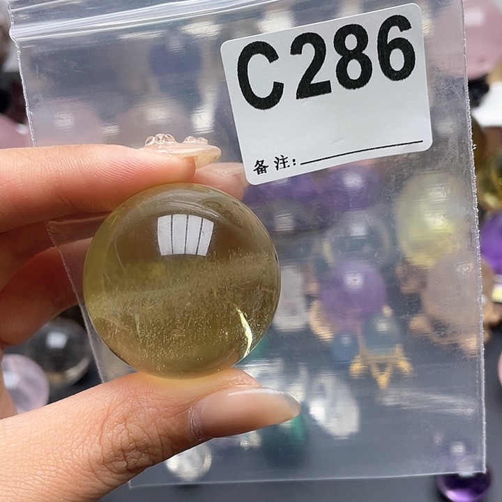 286黄水晶摆件一个未镶嵌水晶