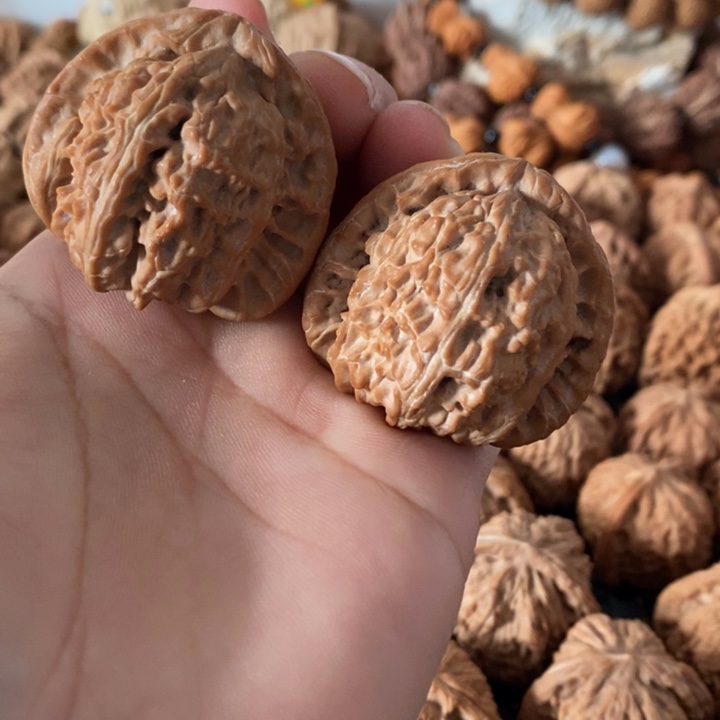 吊坠文玩核桃Z***8老树白狮子文玩核桃