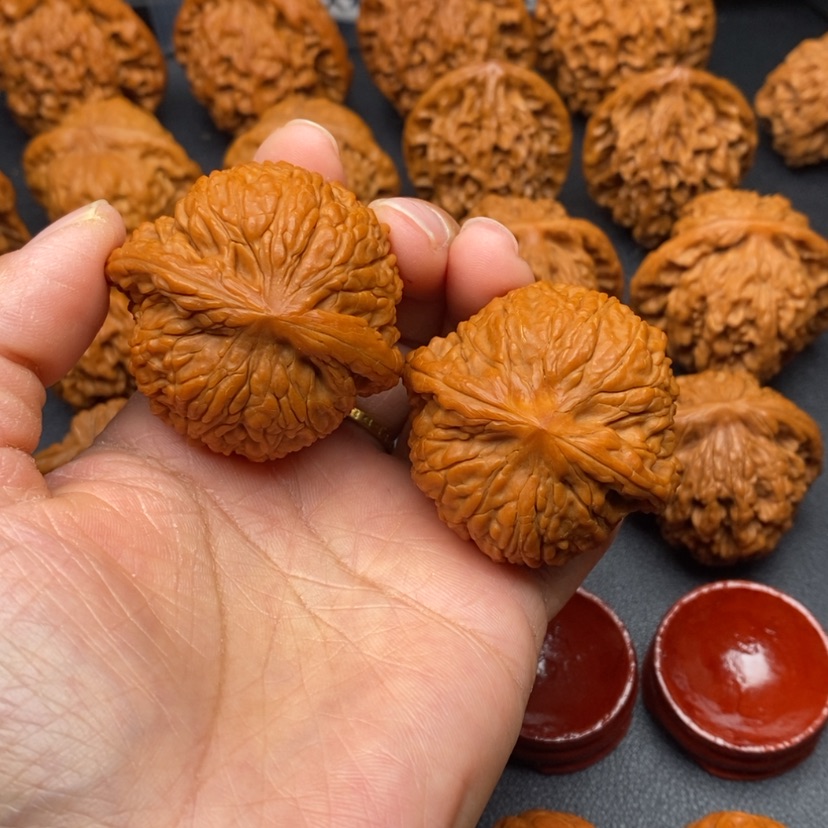 【闪购商品】文玩核桃把件43绣球