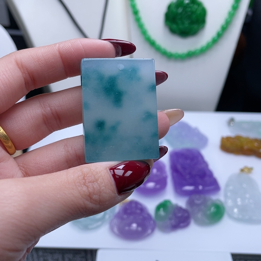 翡翠吊坠(赠链)未镶嵌