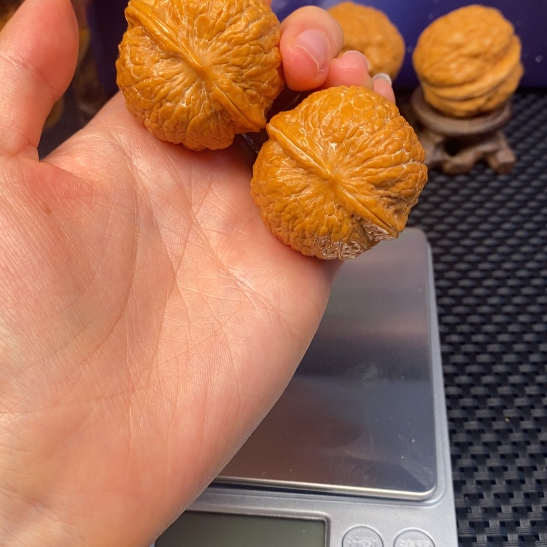 文玩核桃把件金丝蟒纹龙珠36.5