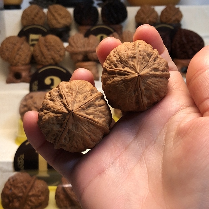 白***眉吊坠桃核云南铁核桃