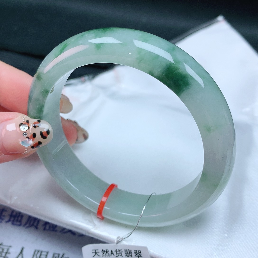 翡翠手镯未镶嵌56轮胎