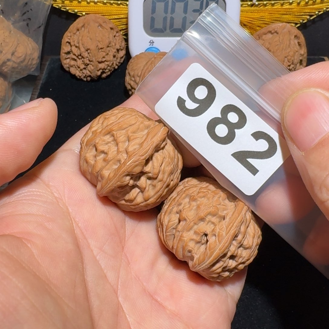 文玩核桃把件芝****?磨盘89