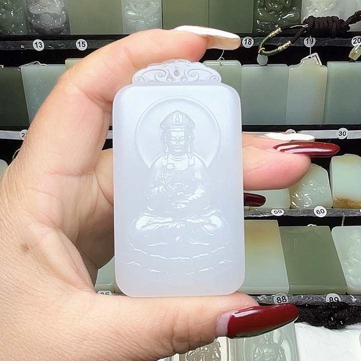 和田玉颈饰未镶嵌乡*