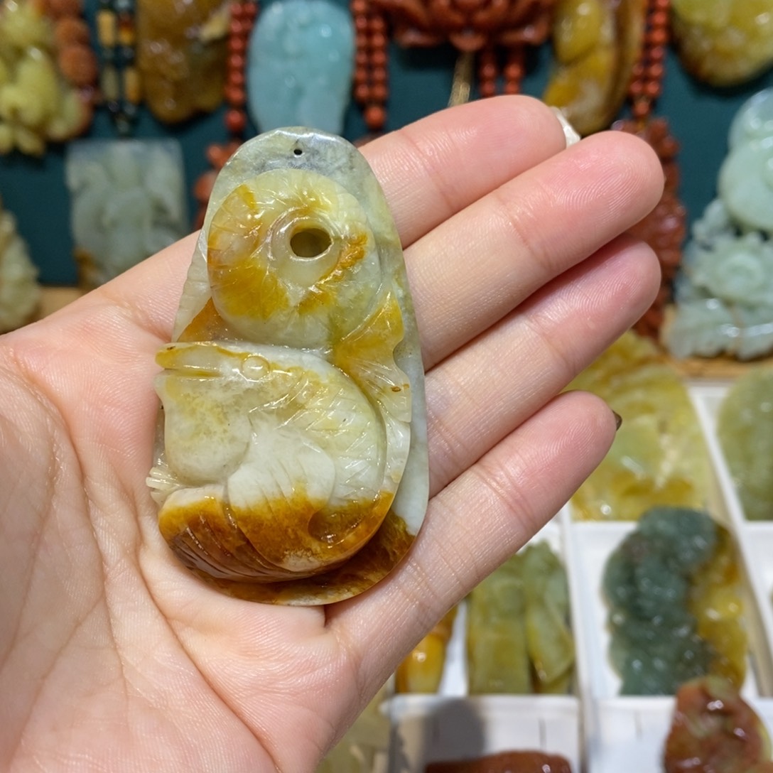 蛇纹石玉未镶嵌颈饰