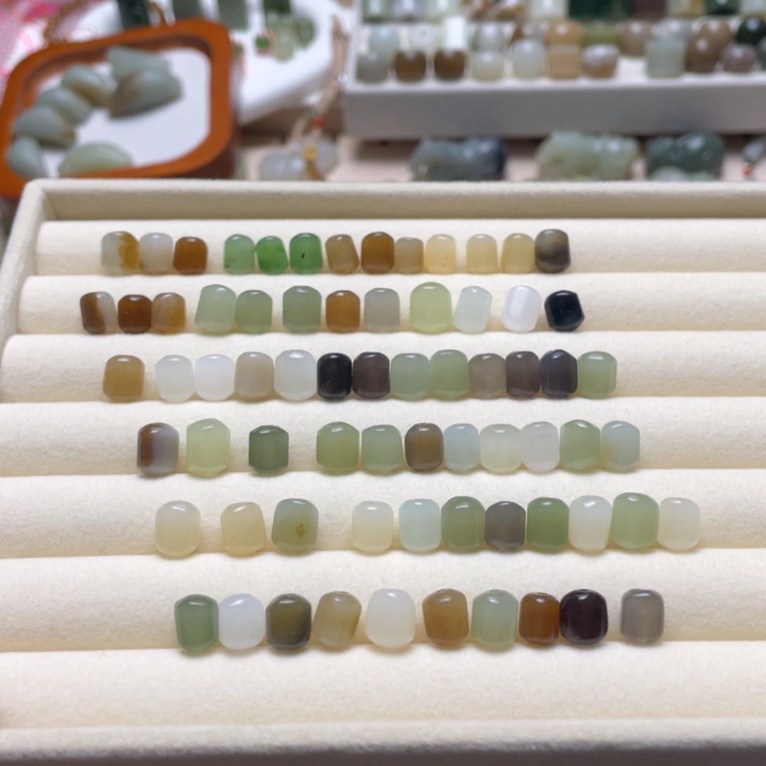 和田玉未镶嵌颈饰一颗