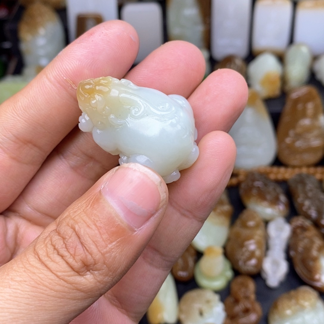 和田玉吊坠未镶嵌井****海