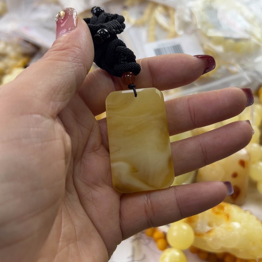 琥珀珠宝奇石未镶嵌