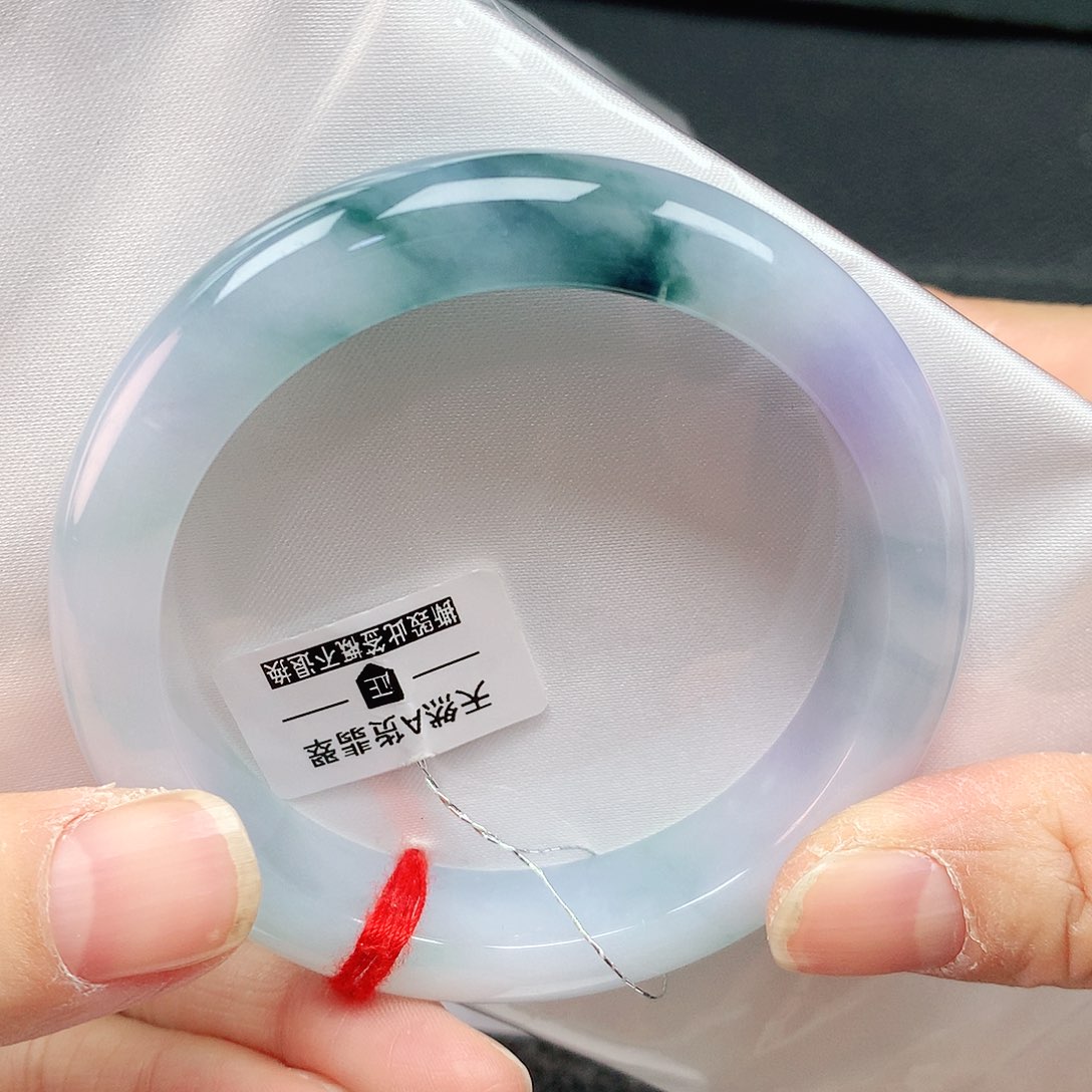 翡翠手镯未镶嵌56圈