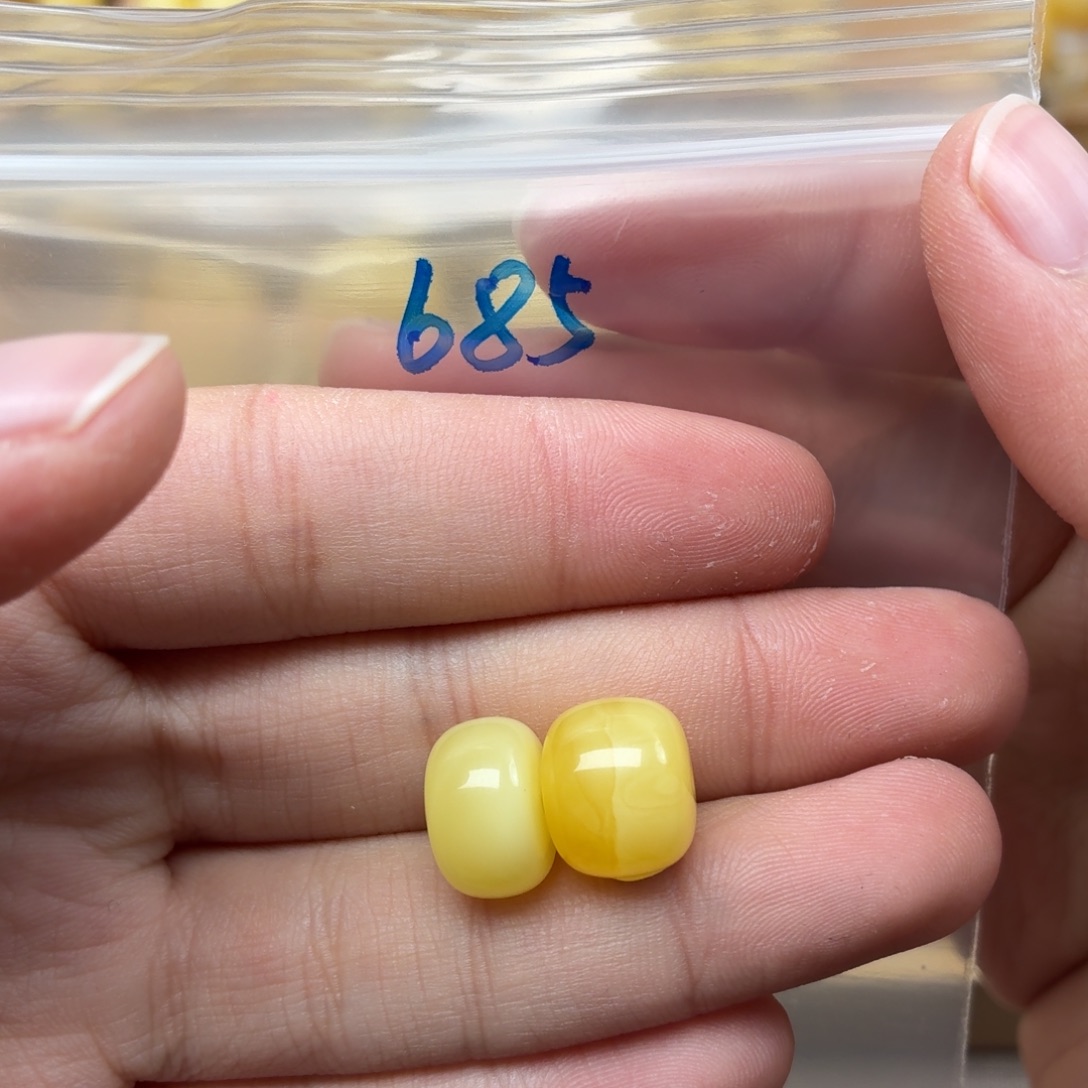 M***i蜜蜡未镶嵌裸石蜜蜡