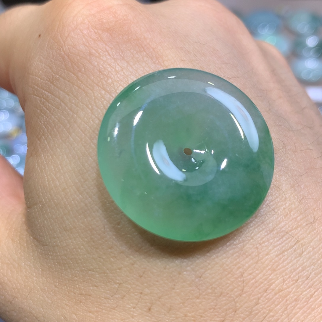 翡翠未镶嵌颈饰平安扣