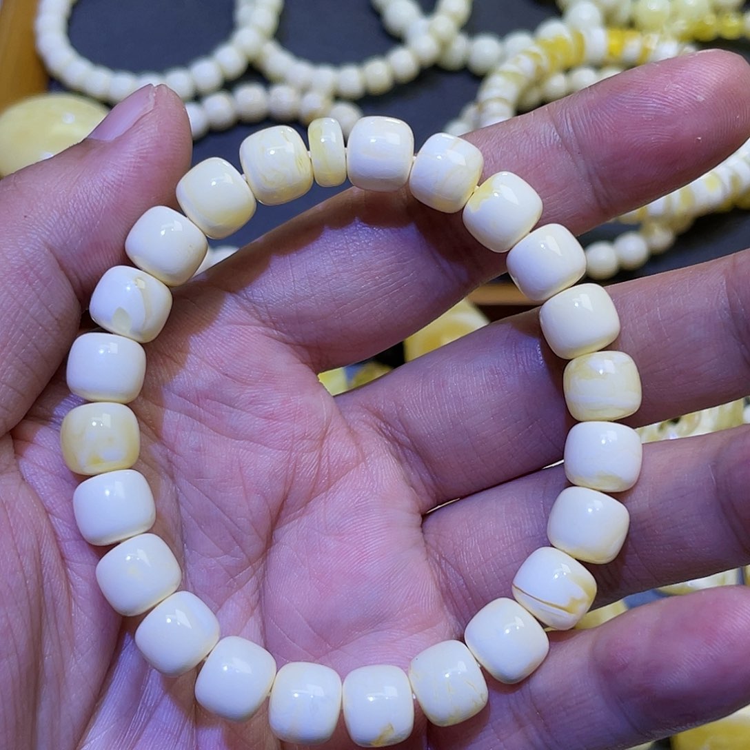 蜜蜡手串未镶嵌9.5mmm瓷白