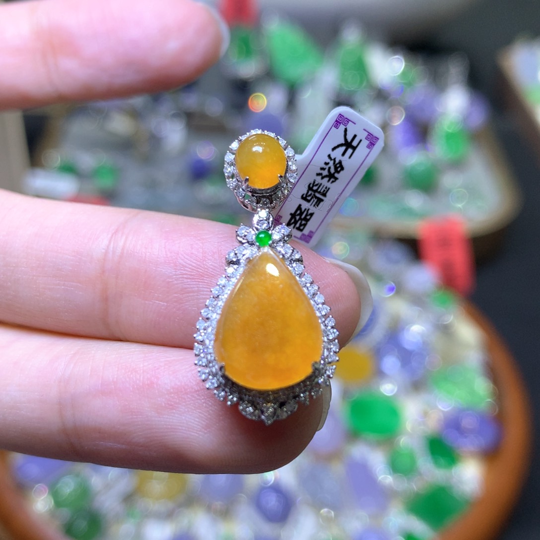 【闪购商品】翡翠颈饰18K金镶嵌翡翠吊坠项链