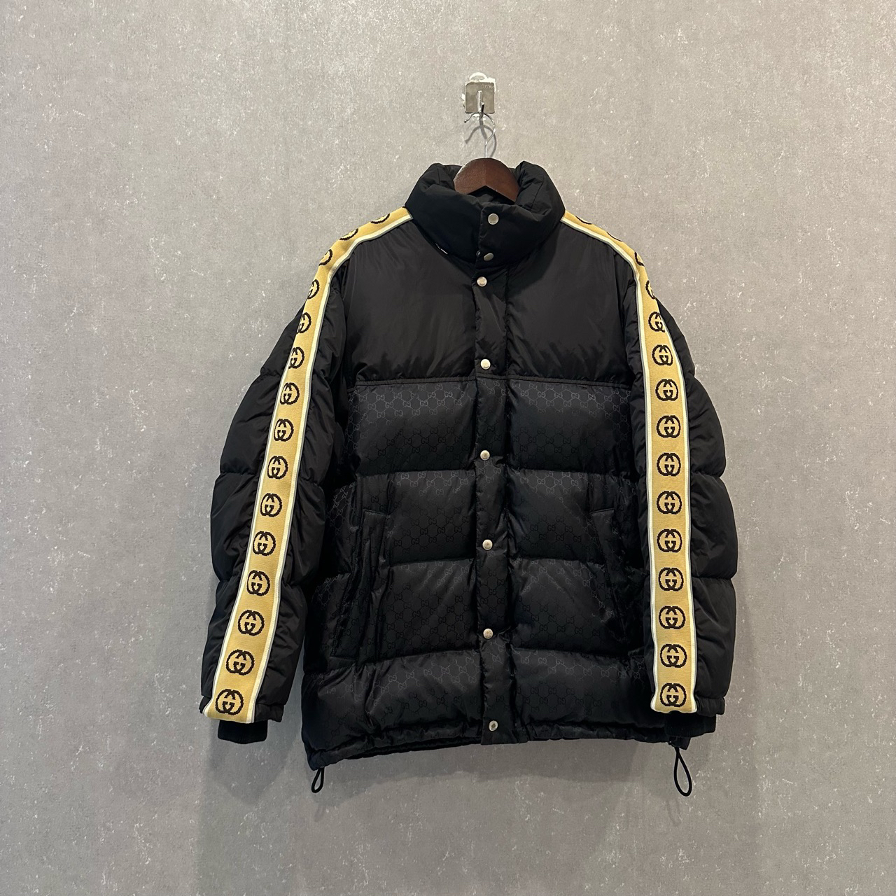 GUCCI 古驰  纯色满印花尼龙高领连帽羽绒服 48码/99新/003357