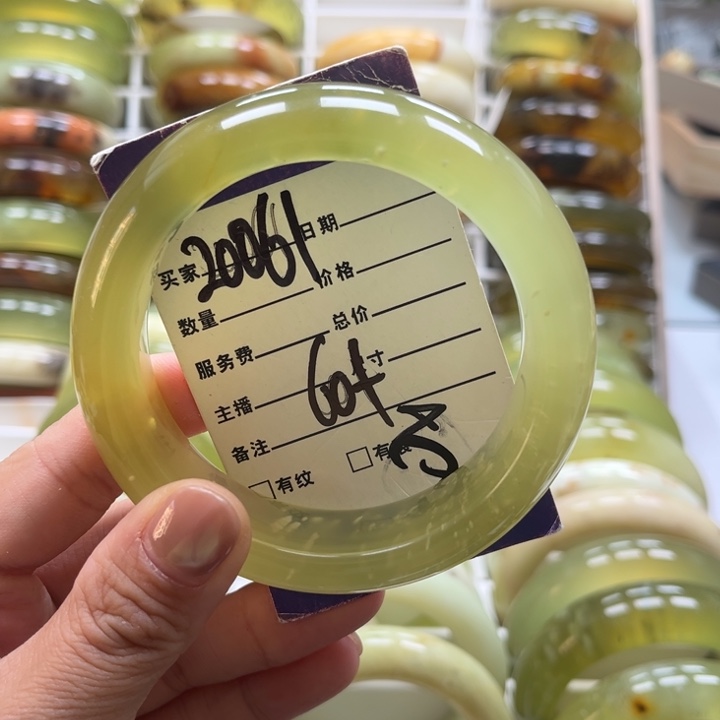 y***a蛇纹石玉未镶嵌手镯