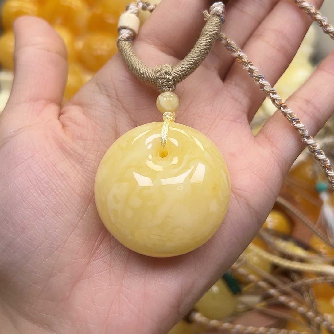 琥珀未镶嵌颈饰蜜蜡