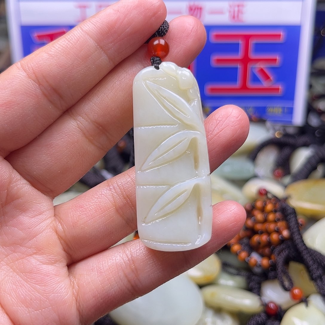 颈饰未镶嵌和田玉