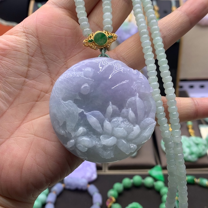 翡翠未镶嵌吊坠(赠链)