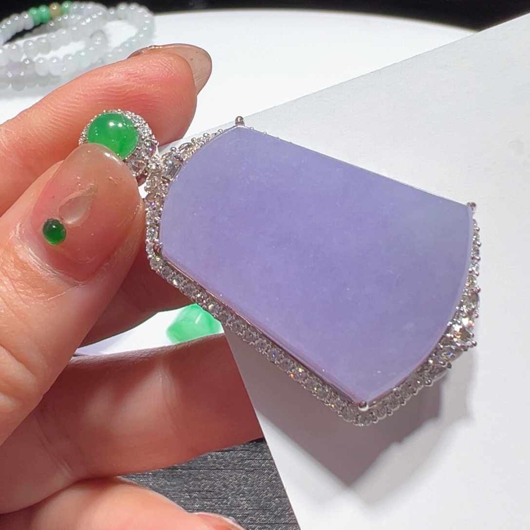 翡翠颈饰18K金镶嵌吊坠