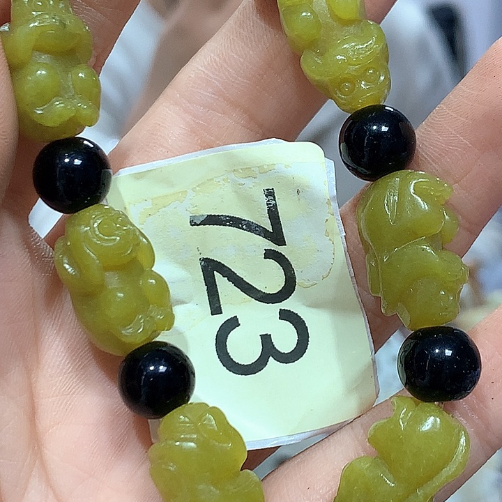 和田玉未镶嵌颈饰哈*?