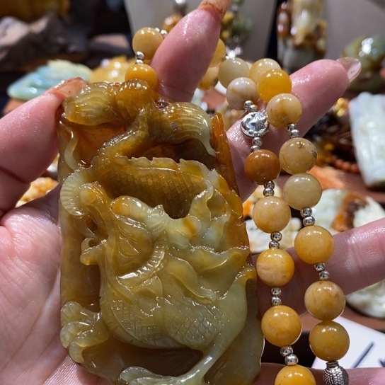 蛇纹石玉未镶嵌颈饰