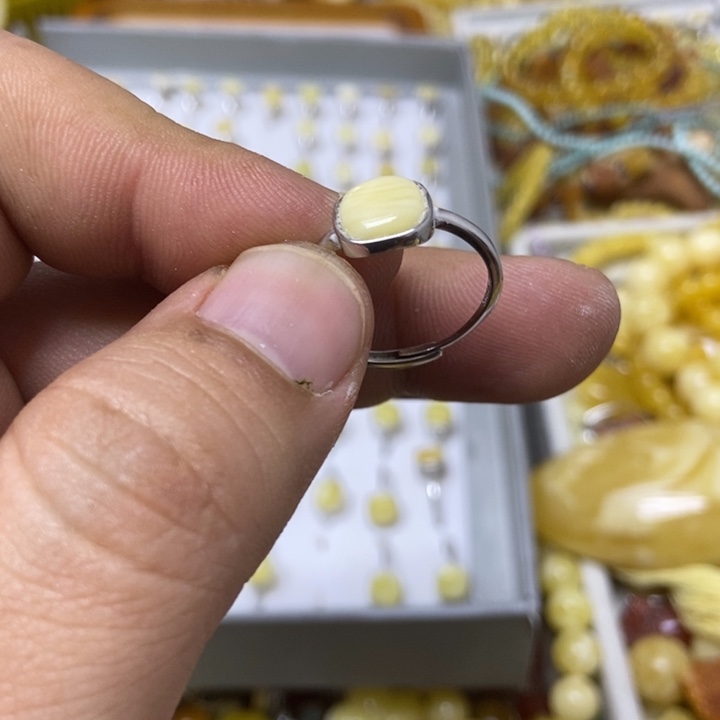 蜜蜡足银镶嵌裸石戒指