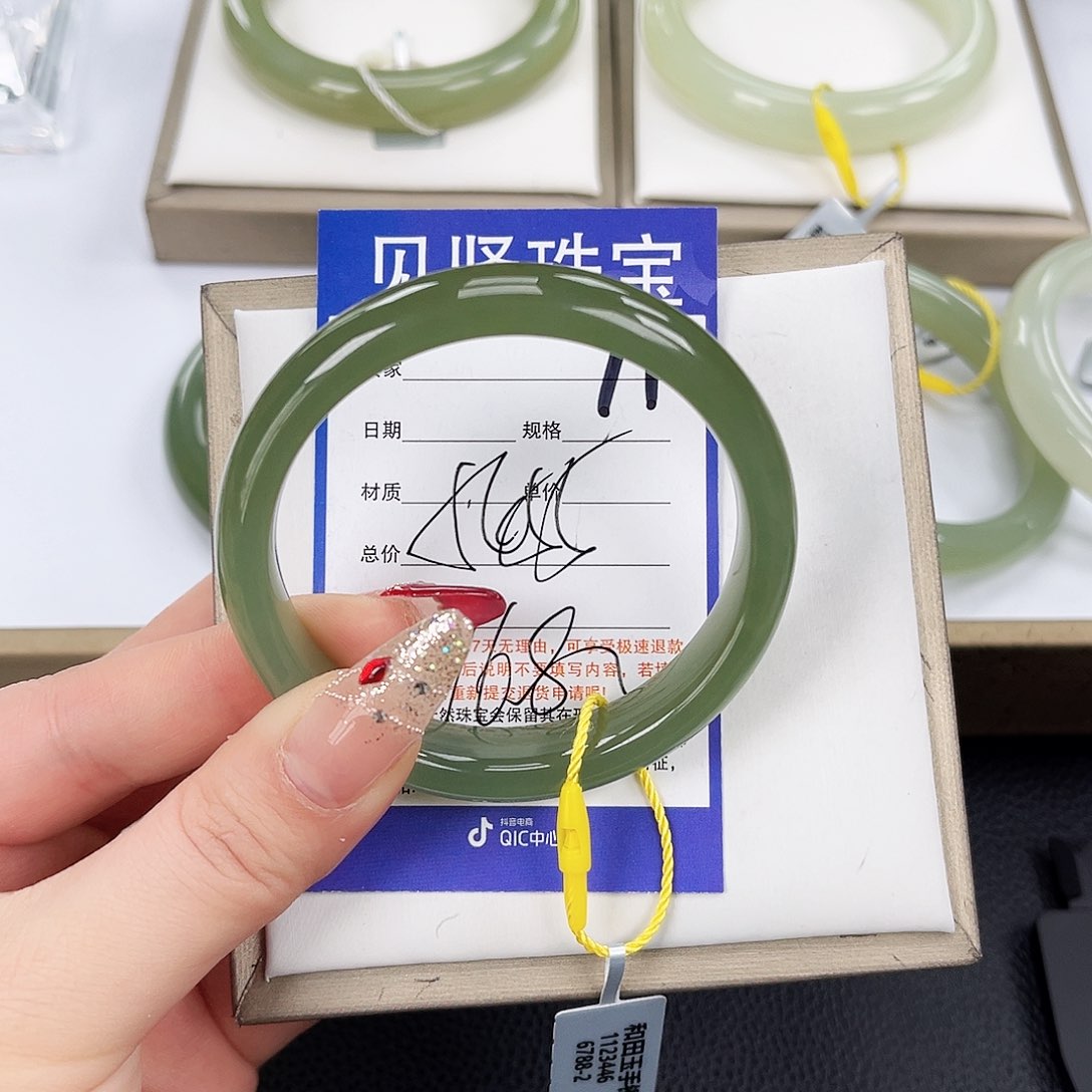 和田玉手镯未镶嵌