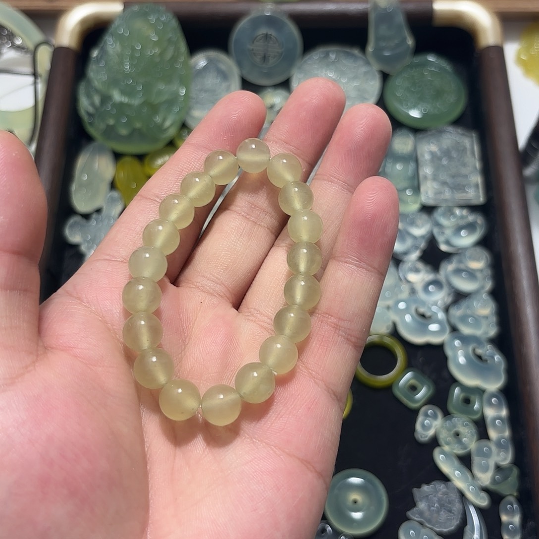 蛇纹石玉未镶嵌颈饰