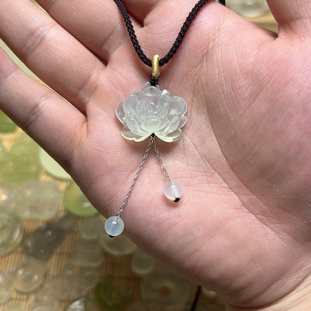 岫玉颈饰吊坠未镶嵌