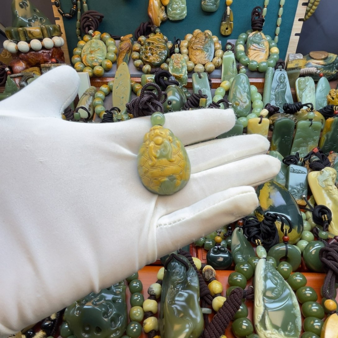 岫岩河磨玉（透闪石质玉）未镶嵌颈饰