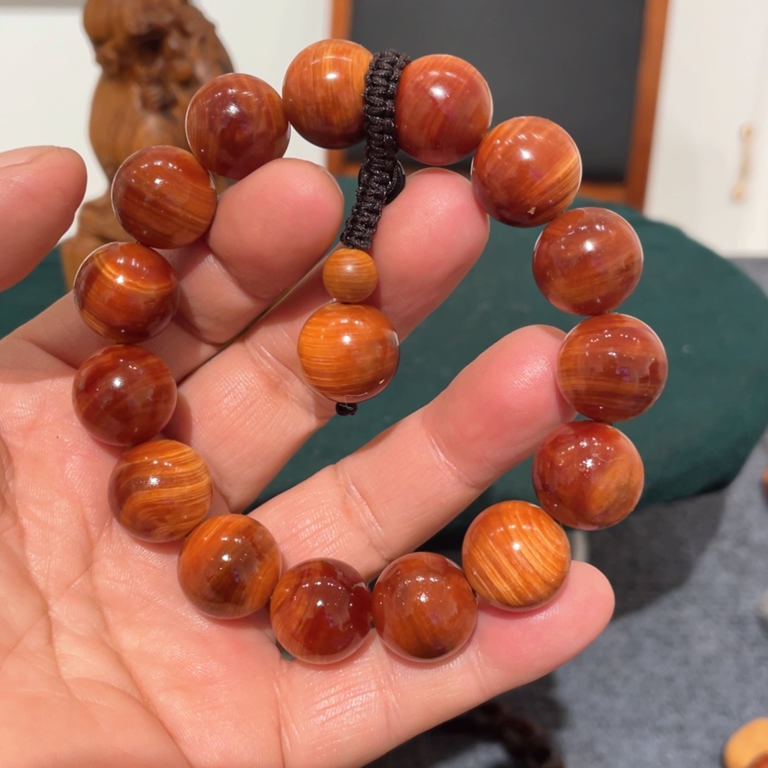 【闪购商品】柏木（崖柏）1.5透光玉化柿子红串